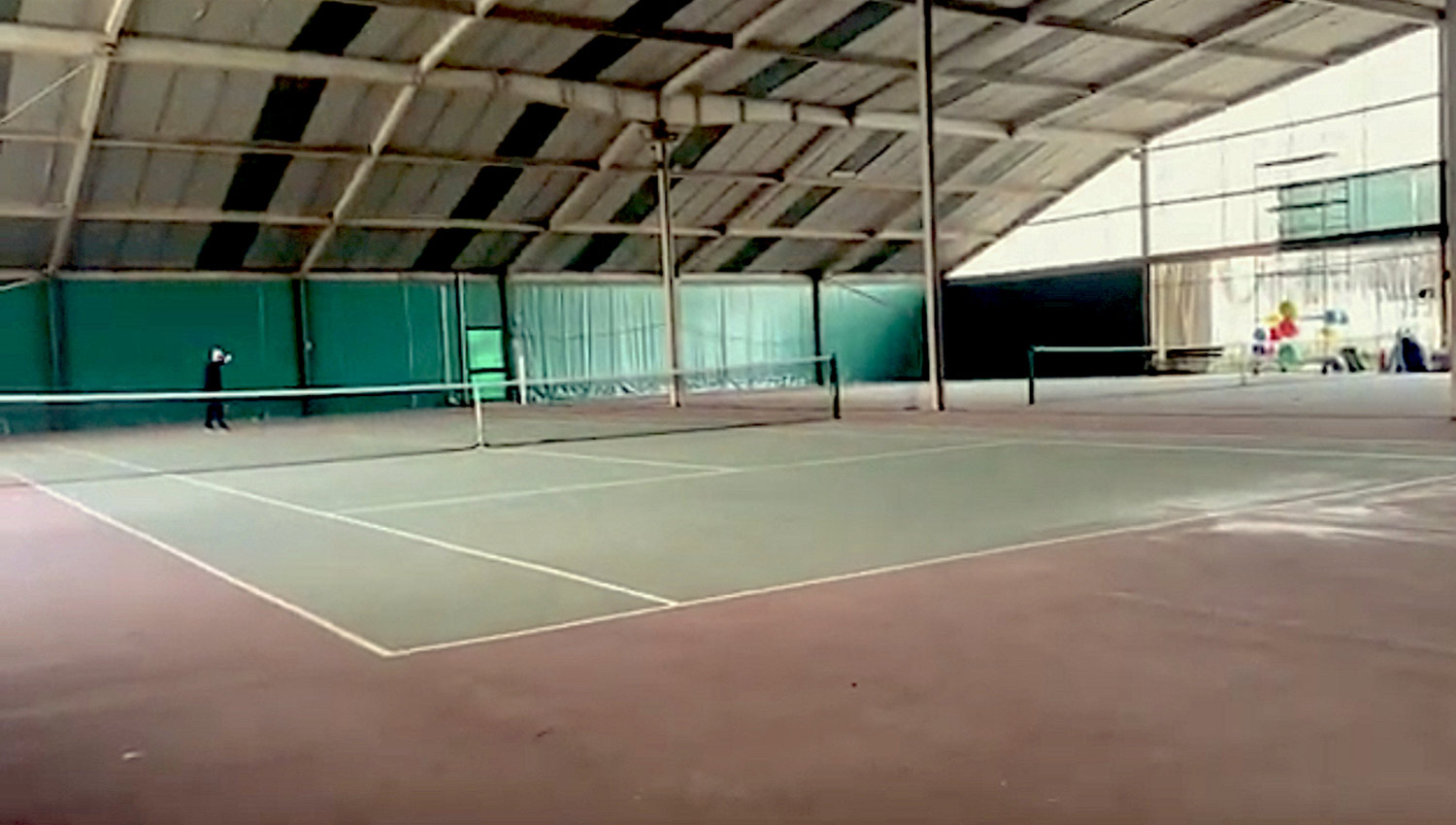 https://www.tennisvalla.it/wp-content/uploads/2023/05/campi-centro-tennis-valla.jpg